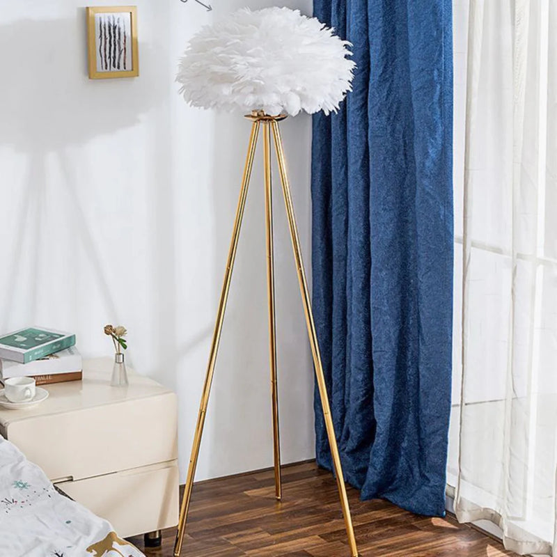 Goose Tripod Fur Lamp