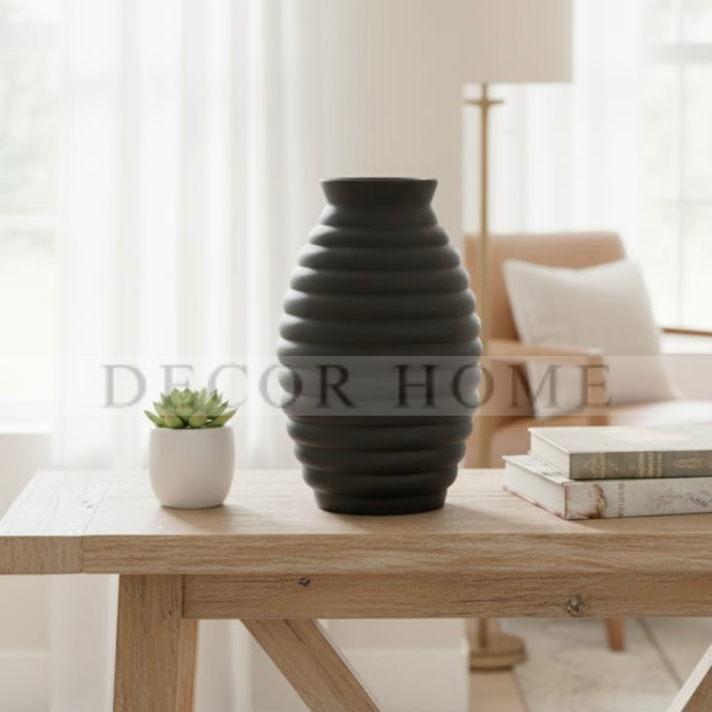 Obsidian Ripple Vase