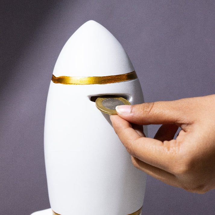 1 Pc Chasing Stardust Spacecraft Sculpture And Money Bank